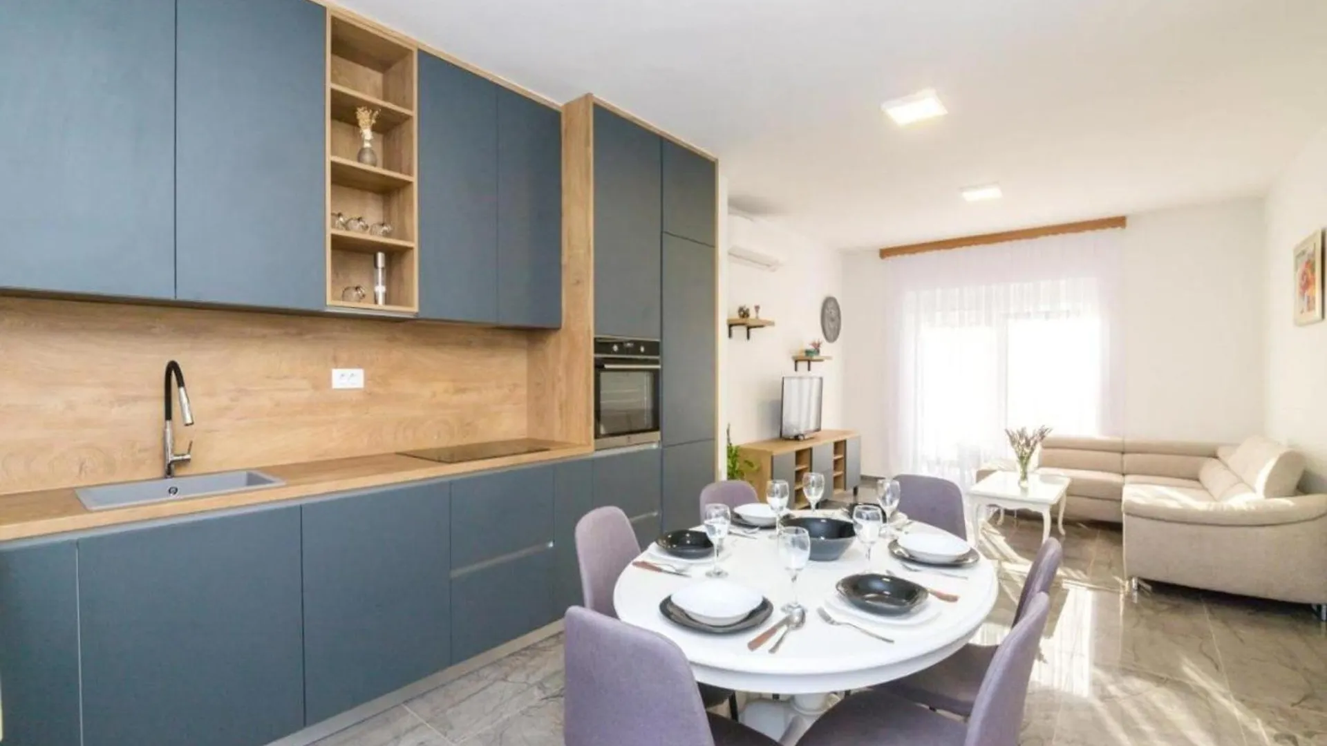Mihael Holiday House - Three Bedroom Holiday Home With Jacuzzi ザダル クロアチア